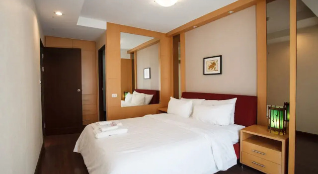 3A - 2 Bedroom Downtown Apartment With Shared Pool, Забронировать Апартаменты/квартира Бангкок провинция Бангкок, рядом с Развлекательный центр Nana Plaza