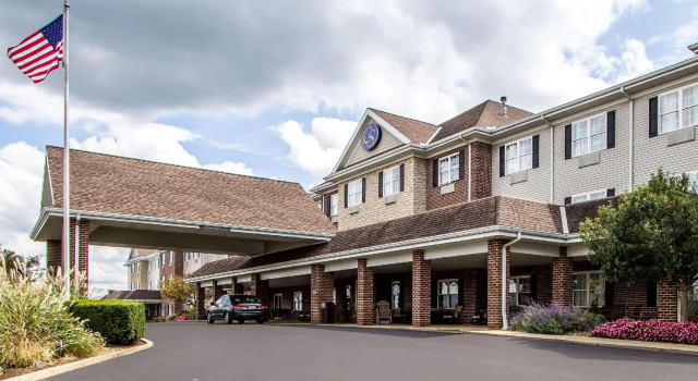 Номер Standard Comfort Suites Hotel and Conference Center