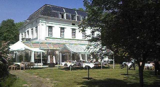 Green White Hotel Restaurant