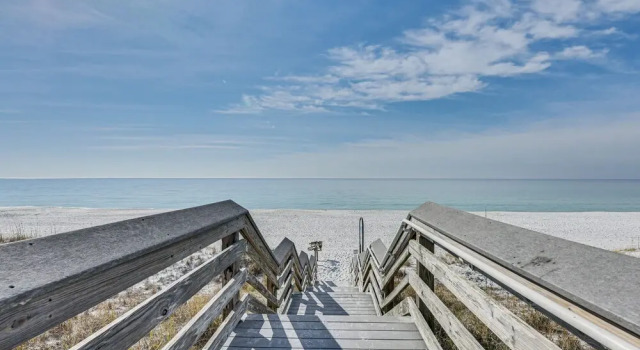 Walk to Beach: Miramar Tropical Cabana w/ Deck!, Varaa Lomakoti Miramar Beach Emerald Coast
