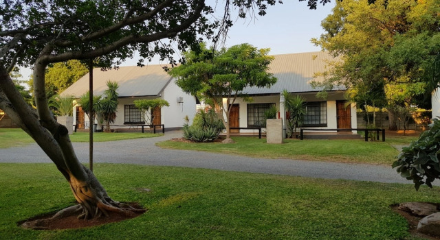 Baobab Chalets, Book Chalet Sommerhuse i Musina, Hytte