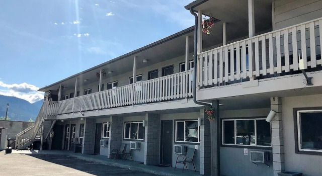 The Canterbury Inn of Downtown Invermere