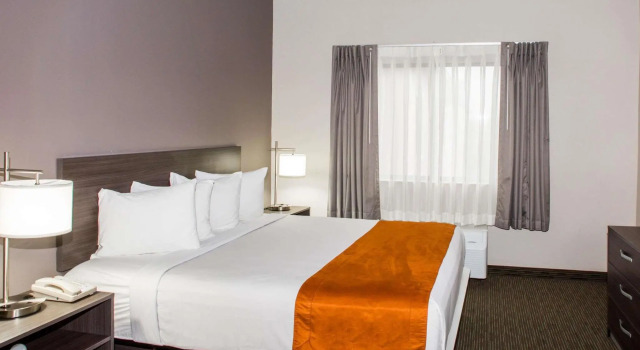 Двухместный номер Standard Days Inn & Suites by Wyndham Orlando Airport