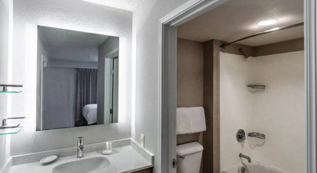 Двухместный люкс с 2 комнатами Residence Inn by Marriott Anchorage Midtown