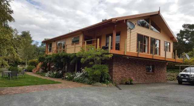 Wisteria Lodge Bed and Breakfast, Buchen Sie Hotel Legana Tamar Valley