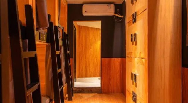 Кровать в общем номере (мужской номер) One Forest Youth Hostel (Shanghai Overseas)