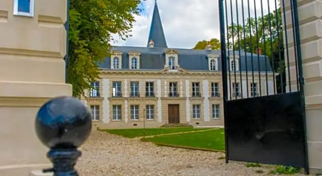 Le Chateau D’Hardricourt