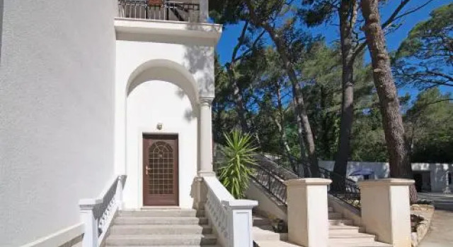 Villa Glencoe -Suite 1, Забронировать Вилла Отели Мали-Лошиня с парковкой, рядом с Автобусный вокзал Mali Losinj, Парковка