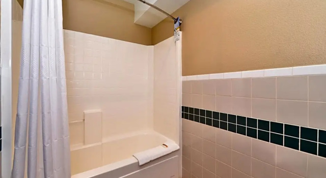 Люкс Deluxe Quality Inn & Suites Tacoma - Seattle