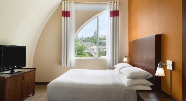 Двухместный люкс Four Points by Sheraton Surrey