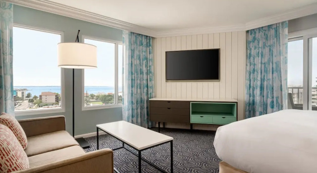 Четырёхместный номер Economy с балконом и с частичным видом на океан DoubleTree by Hilton Ocean City Oceanfront