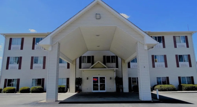 Oak Tree Inn & Suites, Boek Hotel Claxton Georgia