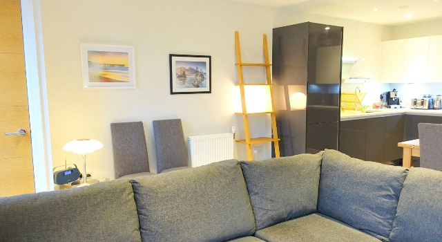 Teddington Two Beds by Vantage Apartments, Забронировать Апартаменты/квартира Теддингтон Большой Лондон, рядом с Teddington Memorial Hospital