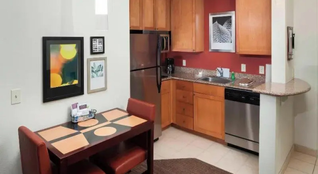 Четырёхместный люкс Residence Inn Jackson Ridgeland