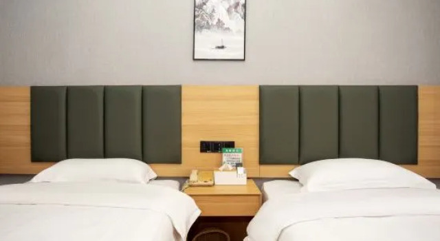 Номер Standard с видом на улицу GreenTree Inn Shanghai Luojing Express Hotel