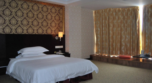 Vienna Hotel Shengping, Rezerwuj Hotel Hotele w Shenzhen z parkingiem, Parking