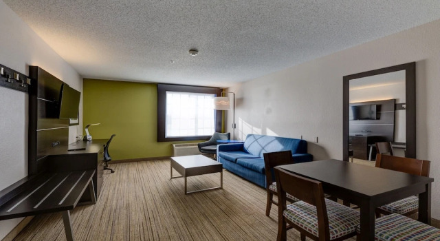Четырёхместный люкс Holiday Inn Express & Suites Ashtabula-Geneva by IHG