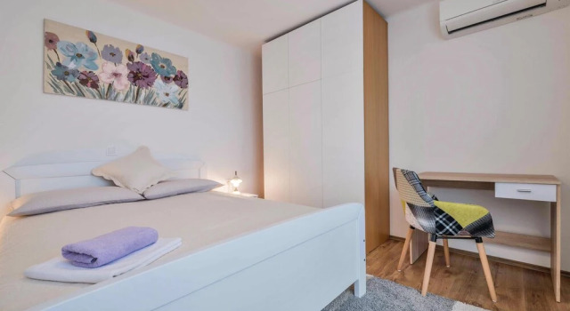 Amazing Home in Manjadvorci With Wifi and 4 Bedrooms, Book Hotel Hoteller i Hreljici med pool, Swimmingpool