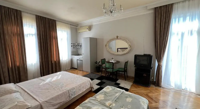Kemeni Garden, Book Guesthouse Makhinjauri 