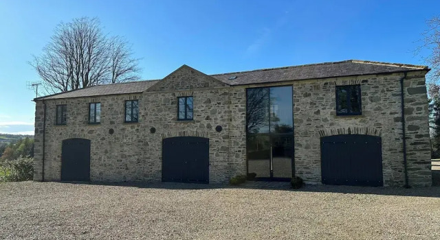 Апартаменты 3 Bed Barn - Pets - Smoking - Garden - Parking