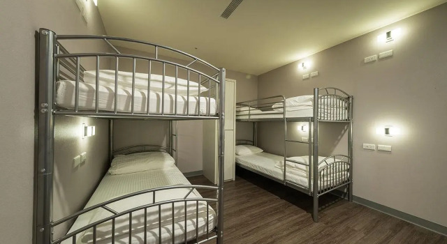 Кровать в общем номере (мужской номер) Skyone Hotel