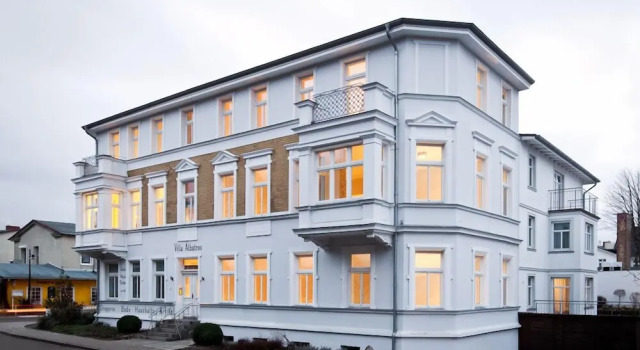 OSTKÜSTE - Villa Albatros Design Apartments, Забронировать Апартаменты/квартира Отели Мекленбург-Померания с парковкой, Парковка