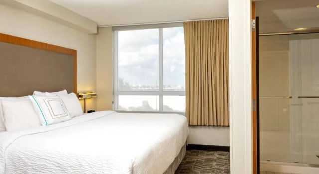 Люкс SpringHill Suites by Marriott Miami Airport South Blue Lagoon Area