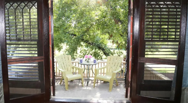 Люкс с балконом Iron Horse Inn