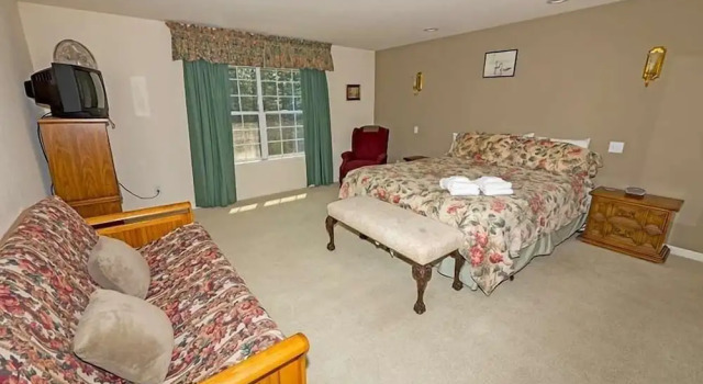 Коттедж 2184 Marshall Trail 5 Bedroom Home by RedAwning
