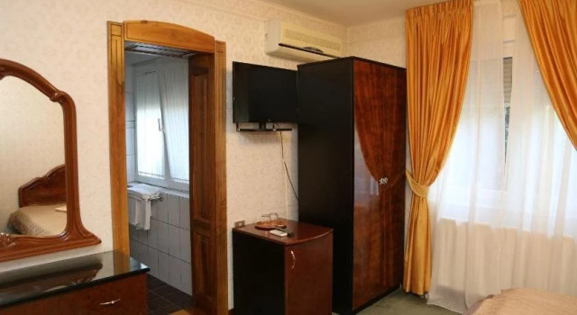 Pension Empire, Varaa Hotelli Baile Felix 