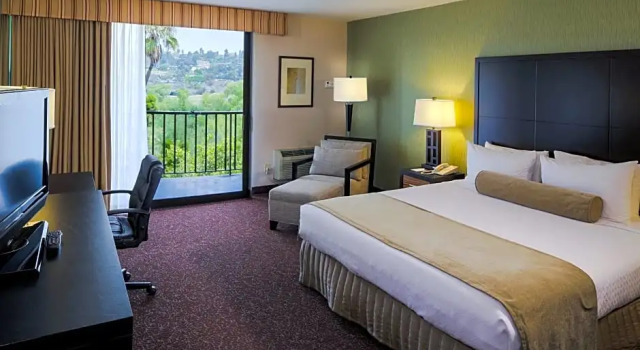 Run of House Crowne Plaza San Diego - Mission Valley by IHG
