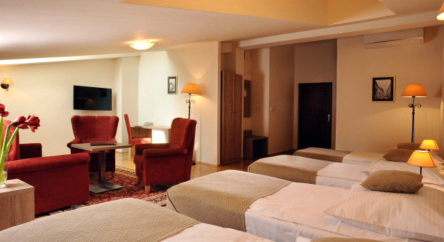 Четырёхместный номер Hotel Santi