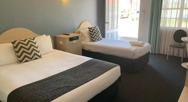 Charles Rasp Motor Inn & Cottages, Забронировать Отель Брокен-Хилл Новый Южный Уэльс