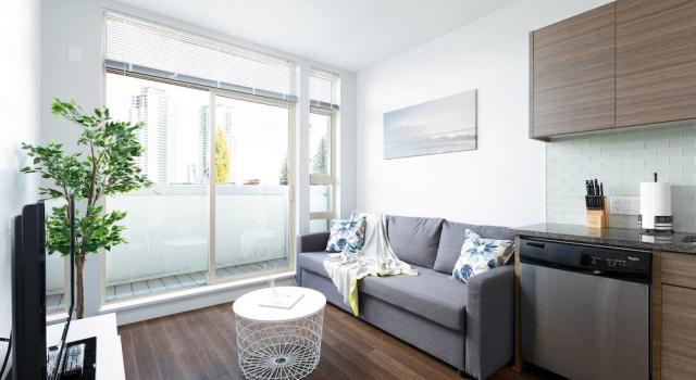 Surrey Center Cozy Condo, Buchen Sie Ferienwohnung Surrey 