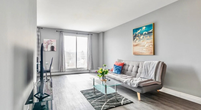 Bright 1BR apt w King bed -close to DT Hamilton, Varaa Hotelli Hamilton 