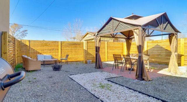 Коттедж 2 Mi to Heart of Old Town! Stylish ABQ Home