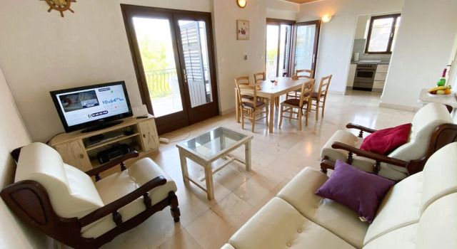 Inviting 3-bed Apartment in Okrug Donji Beachfront, Забронировать Апартаменты/квартира Округ-Доньи 