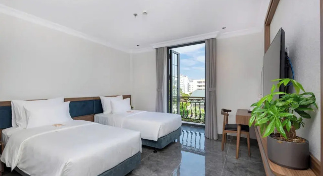 Трёхместный номер Standard с балконом STELLA Hotel & Apartment