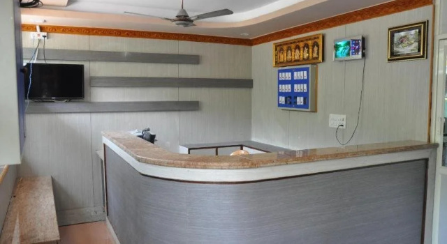 C M Hotel, Buchen Sie Hotel Hogenakal Indien