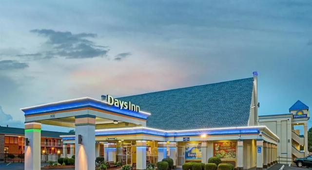 Days Inn Charlotte North-Speedway-UNCC-Research Pa, Book Hotel University Place North Carolina