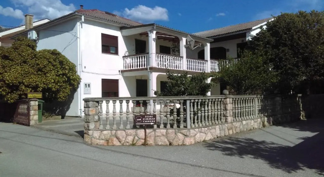 Ruža i Natalija, Book Hotel Hoteller i Karlobag med parkering, Parkering