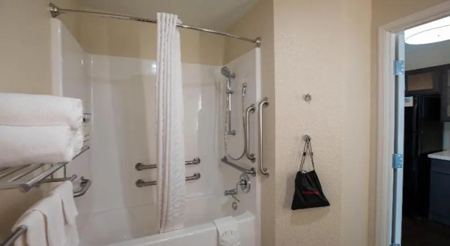 Четырёхместная студия Candlewood Suites Saint Joseph