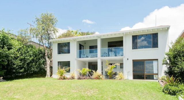 Baywatch - Beachfront Bliss Executive Home