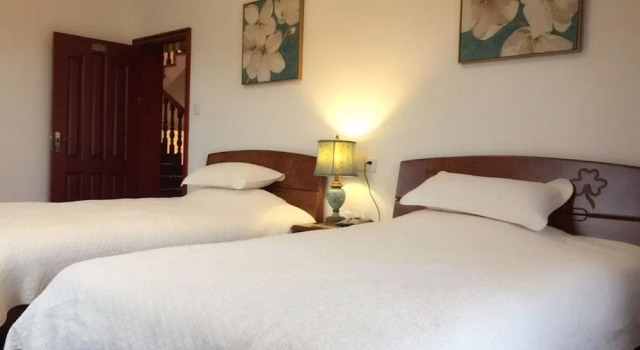 Maggie's House, Book Hotel Deqing 
