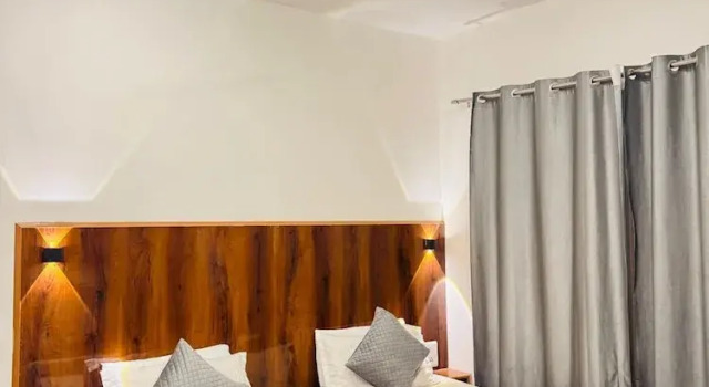 Двухместный номер Deluxe с балконом и с видом на горы Gulmarg Palace Resorts