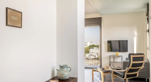 New Boutique Apt With Balcony And City View