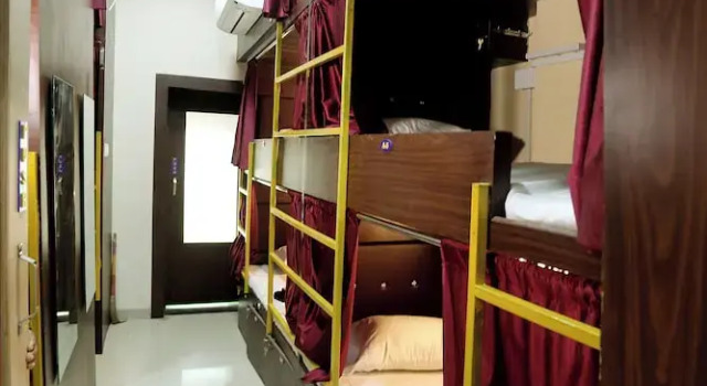 Кровать в общем номере Mango Goregaon Hostel & PG