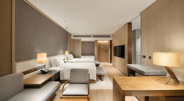 Двухместный семейный номер Standard с балконом Crowne Plaza Zunhua Hot Spring Town by IHG