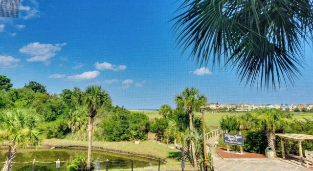 < 1 Mi to Beach: Hilton Head Island Condo w/ Pool!