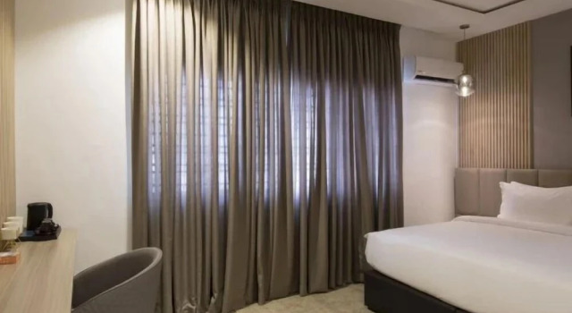 Номер Deluxe The Corniche Hotel